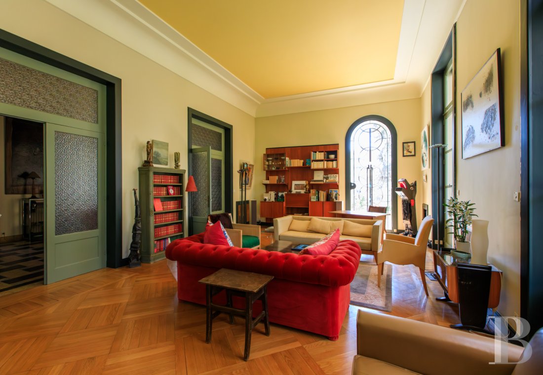 En Saône-et-Loire, à Mâcon, une villa et son jardin entièrement de style Art déco - photo  n°18